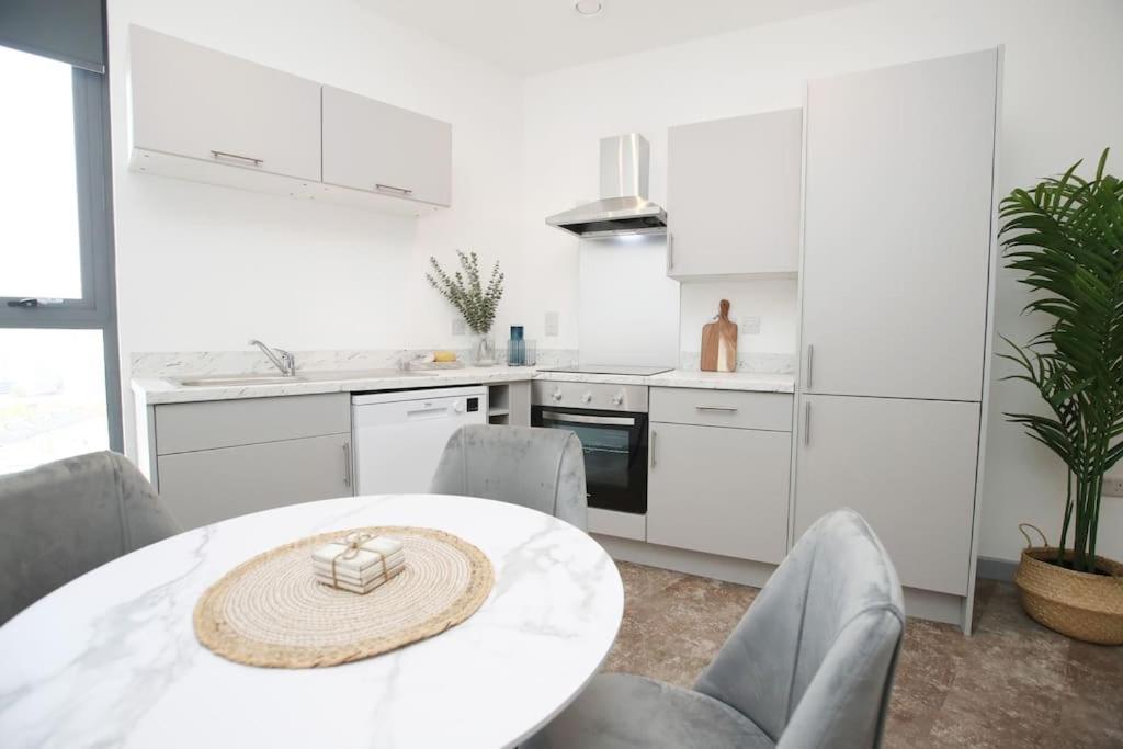Apartment Highpoint One Bedroom *